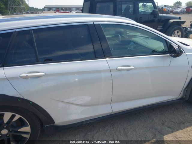 W04GV8SX3K1012319 Buick Regal Tourx Awd Essence