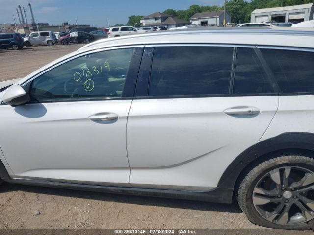 W04GV8SX3K1012319 Buick Regal Tourx Awd Essence