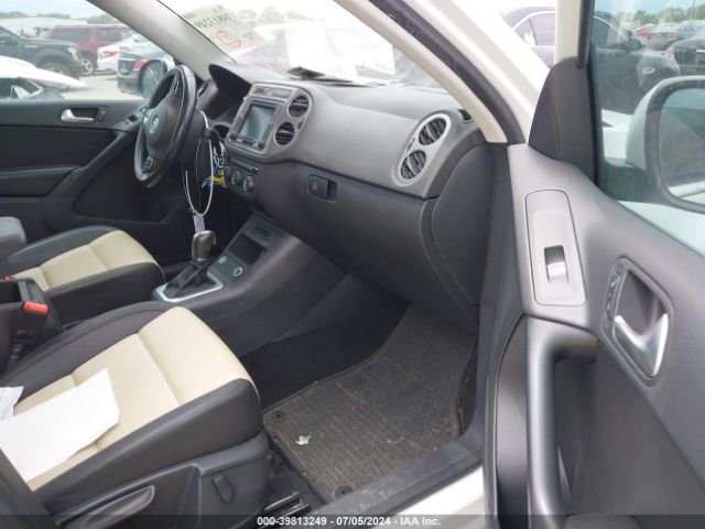 WVGRV7AX2HK021599 Volkswagen Tiguan 2.0t Wolfsburg Edition