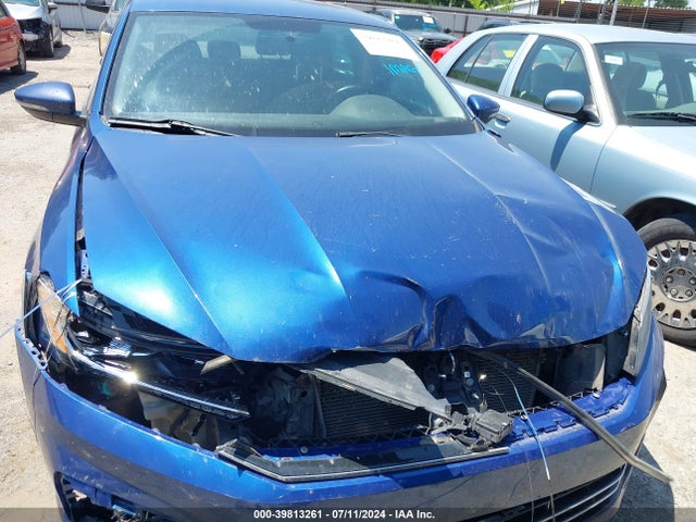 1VWDT7A36HC013885 Volkswagen Passat 1.8t R-line