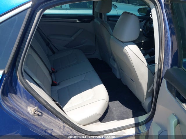 1VWDT7A36HC013885 Volkswagen Passat 1.8t R-line