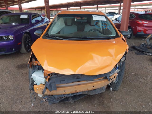 JTDKDTB35F1098127 Toyota Prius C One
