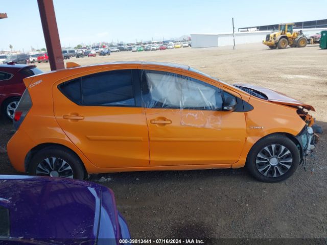 JTDKDTB35F1098127 Toyota Prius C One