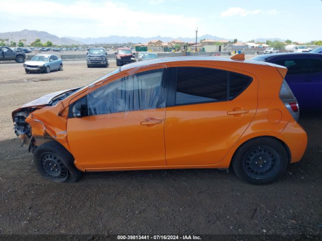 JTDKDTB35F1098127 Toyota Prius C One