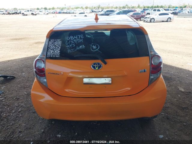 JTDKDTB35F1098127 Toyota Prius C One