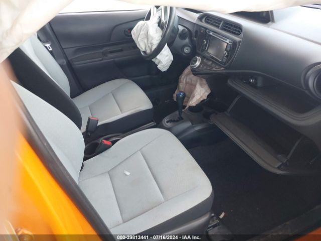 JTDKDTB35F1098127 Toyota Prius C One