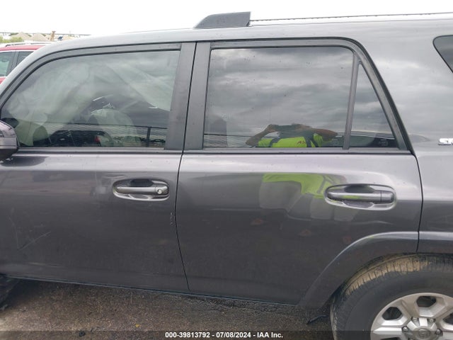 Toyota 4RUNNER SR5 2019 JTEBU5JR4K5667470 Image 14