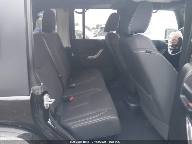 1C4HJWEG7HL505956 Jeep Wrangler Unlimited Sahara 4x4