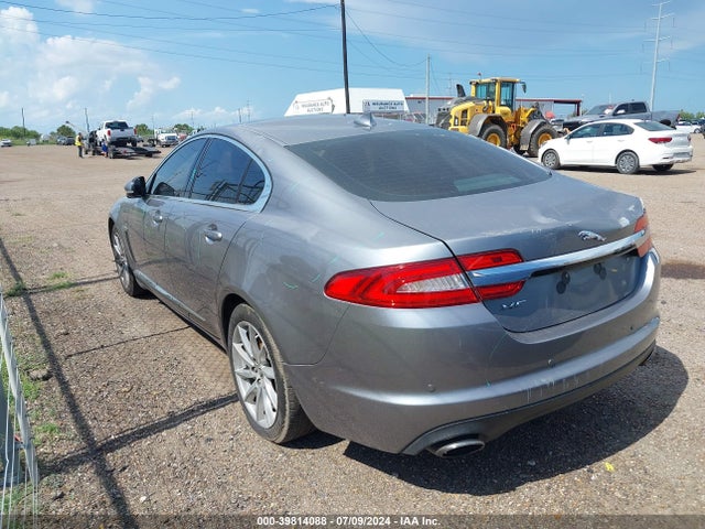 2013 JAGUAR XF SAJWA0ES5DPS98660 Photo 2