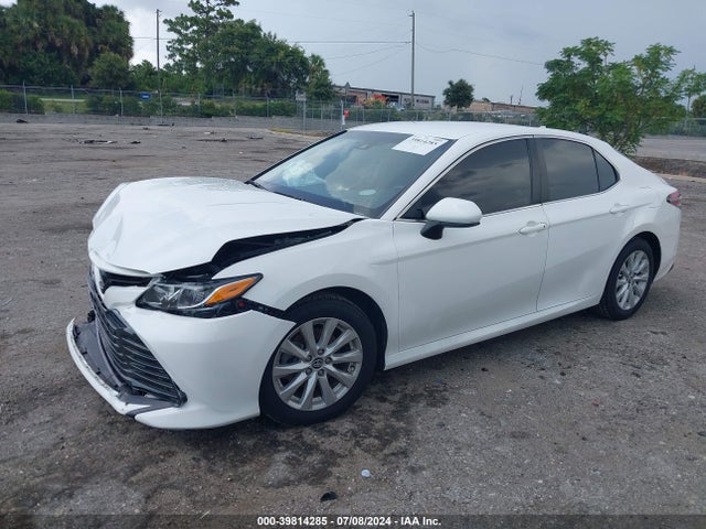 Toyota CAMRY LE 2020 4T1C11AK5LU923700 Image 2