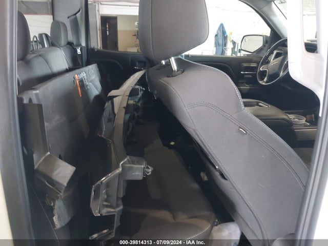 1GCVKREC7JZ265275 Chevrolet Silverado 1500 2lt