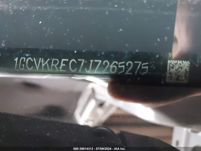 1GCVKREC7JZ265275 Chevrolet Silverado 1500 2lt