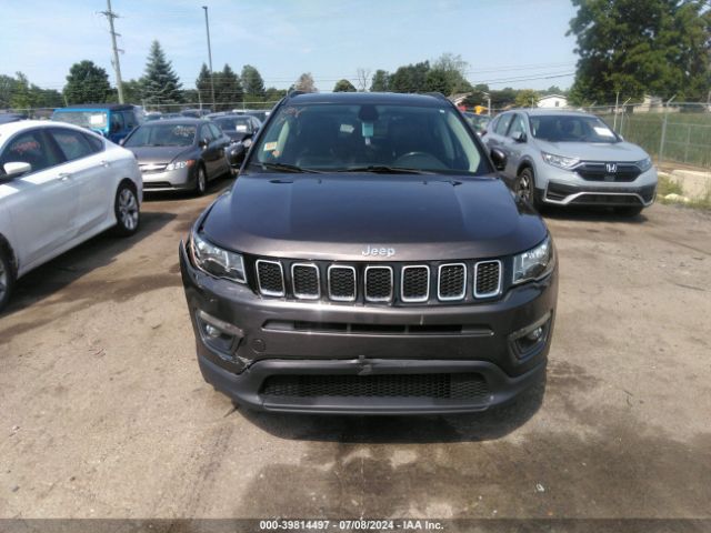 3C4NJCBB6JT186537 Jeep Compass Latitude Fwd