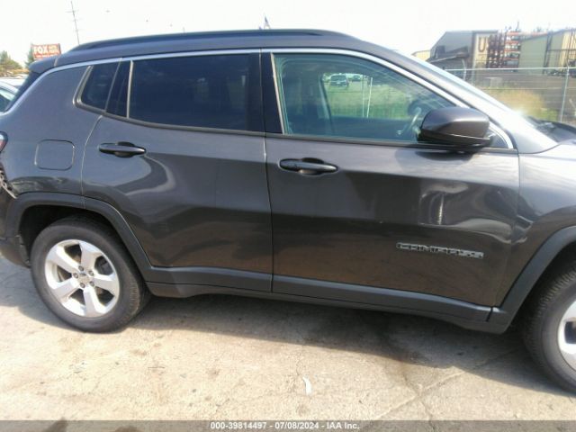 3C4NJCBB6JT186537 Jeep Compass Latitude Fwd