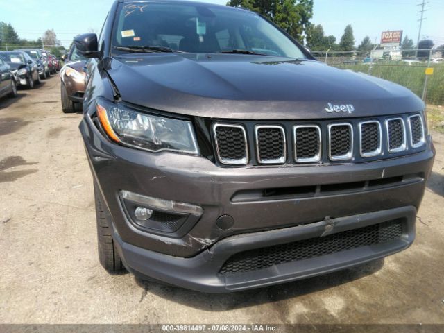 3C4NJCBB6JT186537 Jeep Compass Latitude Fwd
