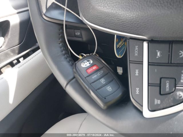 5TDAAAA51RS005686 Toyota Grand Highlander Xle