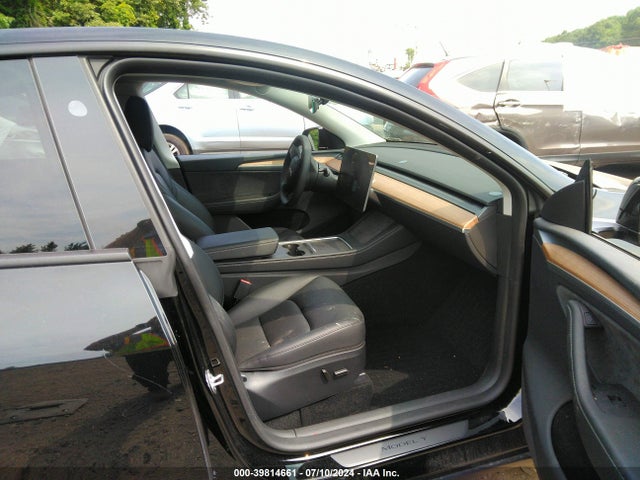 2024 TESLA MODEL Y 7SAYGDEE1RA227142 Photo 4