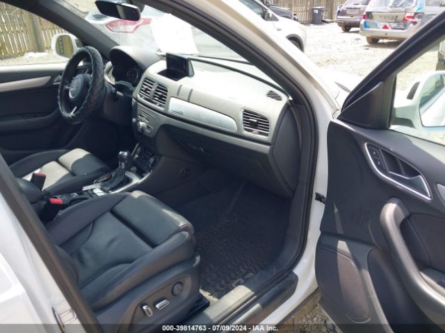WA1JCCFS3HR002879 Audi Q3 2.0t Premium