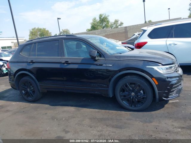3VVCB7AX7NM033949 Volkswagen Tiguan 2.0t Se R-line Black