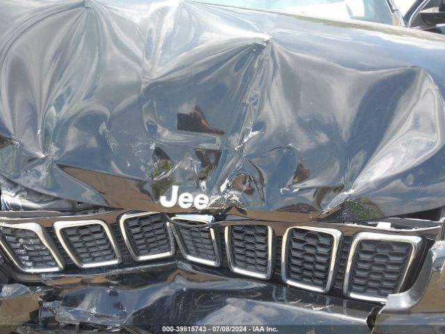 1C4RJEAG3JC171399 Jeep Grand Cherokee Laredo E 4x2