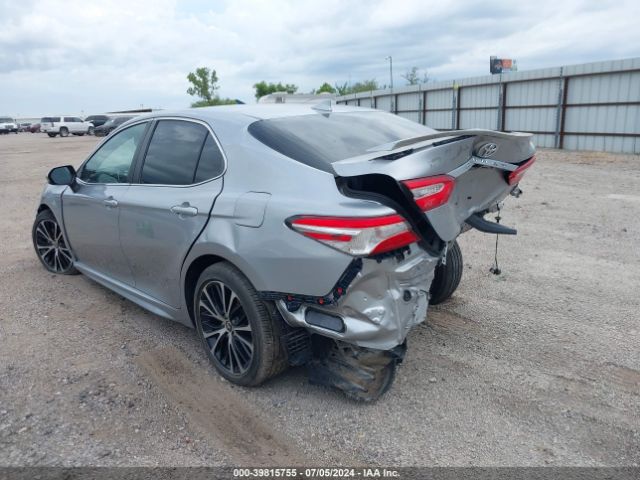 2020 TOYOTA CAMRY 4T1G11AK0LU951941 Photo 2