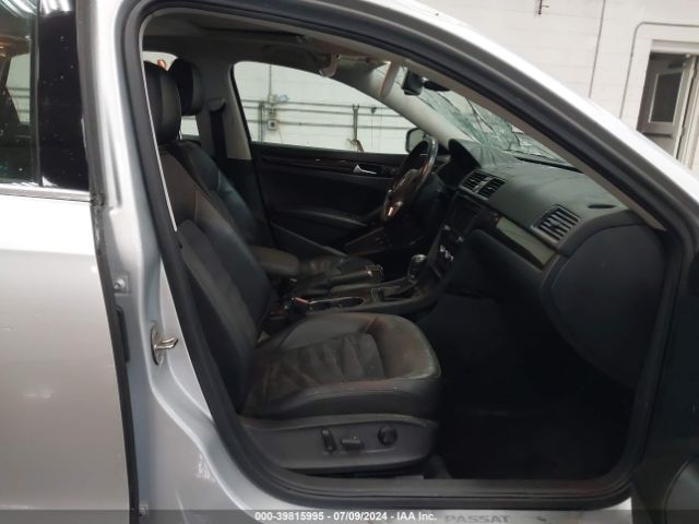 1VWCT7A35FC017404 Volkswagen Passat 1.8t Sel Premium