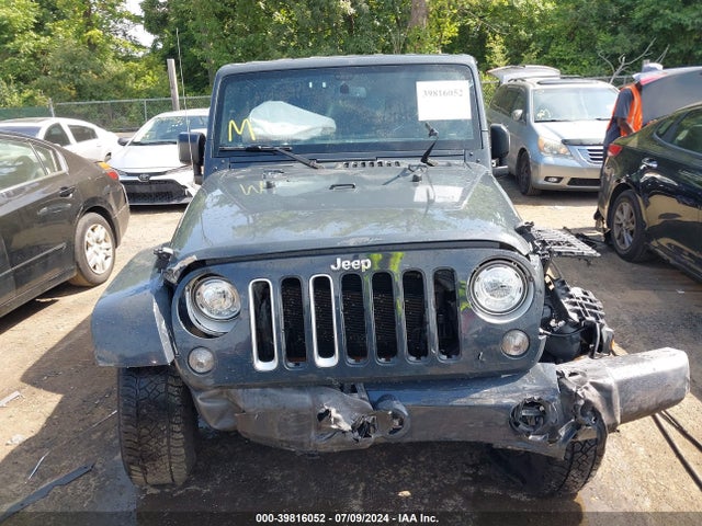 1C4BJWEG1HL579136 Jeep Wrangler Unlimited Sahara 4x4
