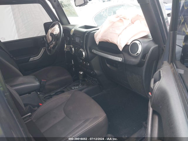 1C4BJWEG1HL579136 Jeep Wrangler Unlimited Sahara 4x4