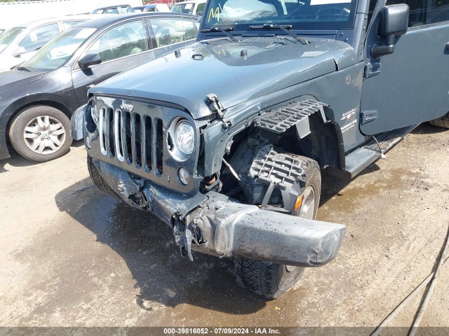 1C4BJWEG1HL579136 Jeep Wrangler Unlimited Sahara 4x4