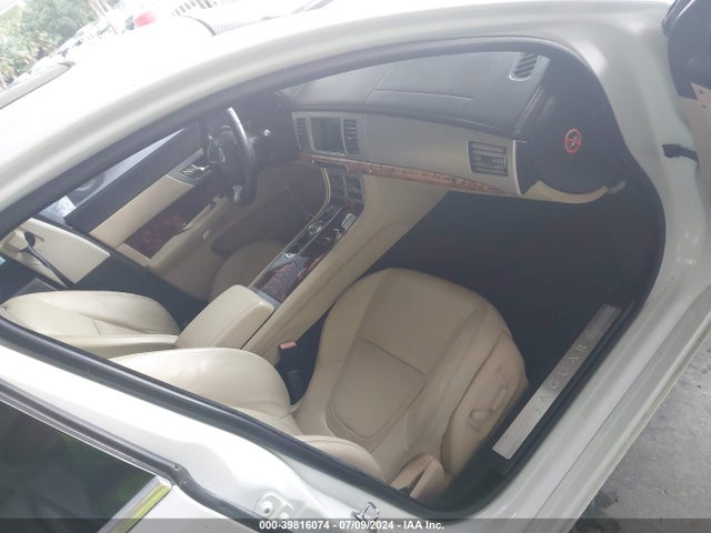 2012 JAGUAR XF SAJWA0FB8CLS41311 Photo 4