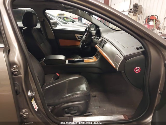 2009 JAGUAR XF SAJWA05B69HR39915 Photo 4