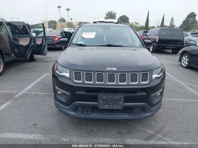 3C4NJCBB3JT266457 Jeep Compass Latitude Fwd