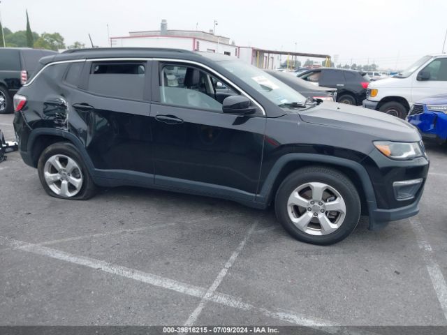 3C4NJCBB3JT266457 Jeep Compass Latitude Fwd