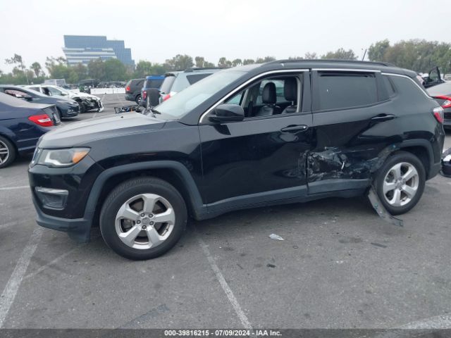 3C4NJCBB3JT266457 Jeep Compass Latitude Fwd