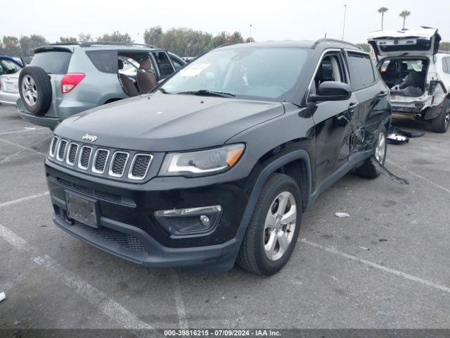 3C4NJCBB3JT266457 Jeep Compass Latitude Fwd