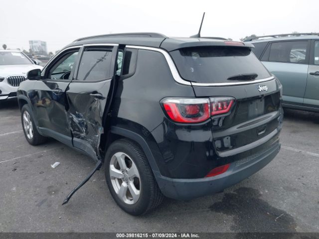 3C4NJCBB3JT266457 Jeep Compass Latitude Fwd