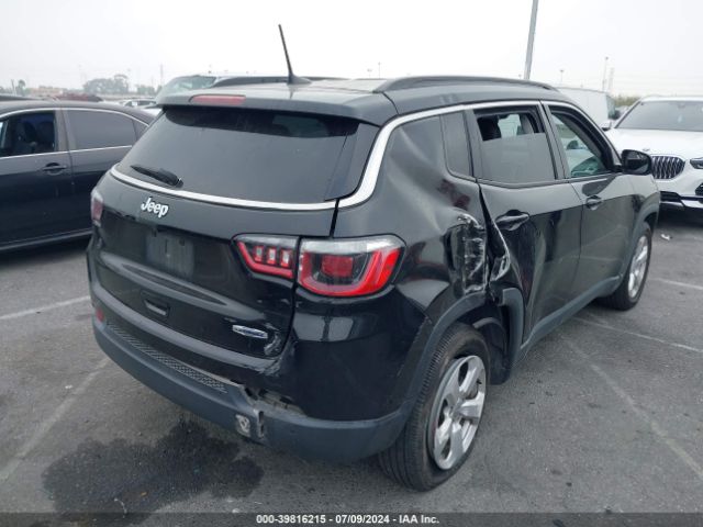 3C4NJCBB3JT266457 Jeep Compass Latitude Fwd