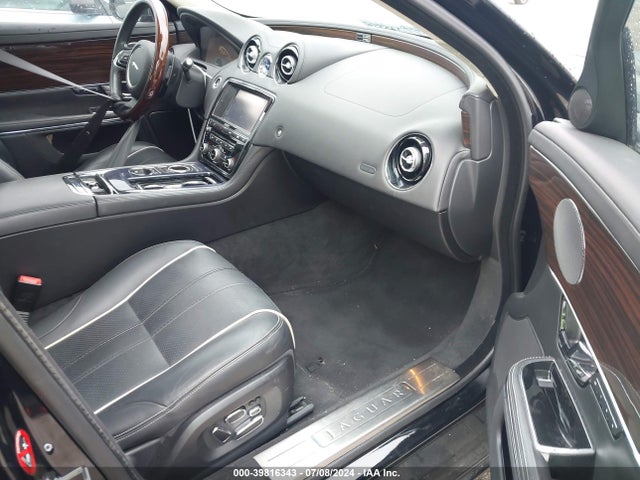 2012 JAGUAR XJ SAJWA2GB3CLV25696 Photo 4