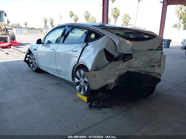 2023 TESLA MODEL Y 7SAYGDEE1PF738088 Photo 2