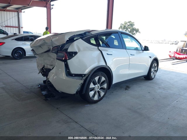 2023 TESLA MODEL Y 7SAYGDEE1PF738088 Photo 3