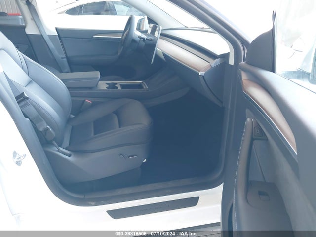 2023 TESLA MODEL Y 7SAYGDEE1PF738088 Photo 4