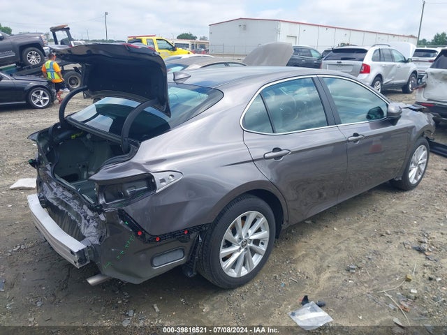 Toyota CAMRY LE 2024 4T1C11AK5RU211602 Image 4