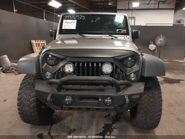 1C4BJWDG3HL528044 Jeep Wrangler Unlimited Sport 4x4