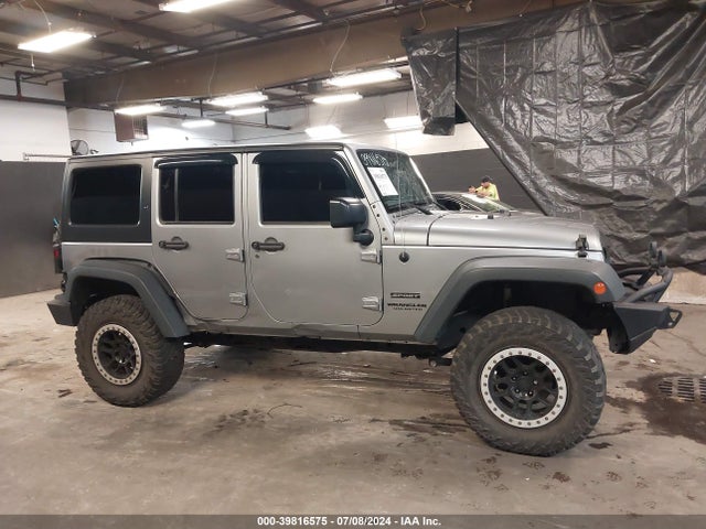 1C4BJWDG3HL528044 Jeep Wrangler Unlimited Sport 4x4