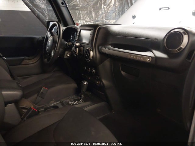 1C4BJWDG3HL528044 Jeep Wrangler Unlimited Sport 4x4