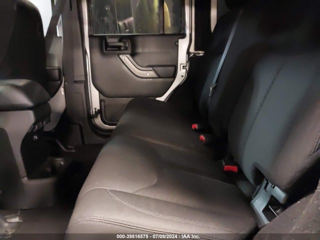 1C4BJWDG3HL528044 Jeep Wrangler Unlimited Sport 4x4