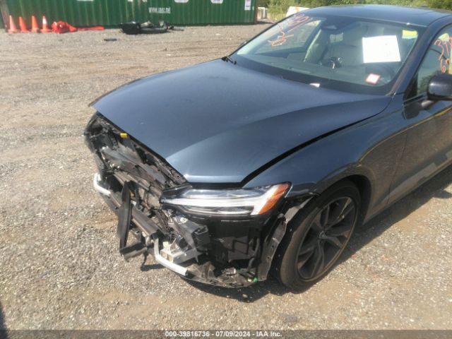 7JRL12FK6RG289289 Volvo S60 B5 Core Dark Theme