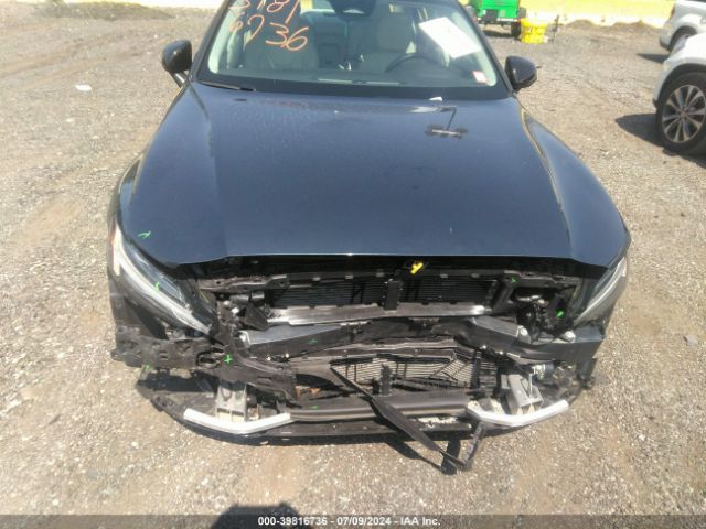 7JRL12FK6RG289289 Volvo S60 B5 Core Dark Theme