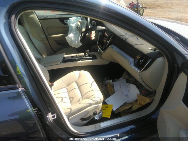 7JRL12FK6RG289289 Volvo S60 B5 Core Dark Theme
