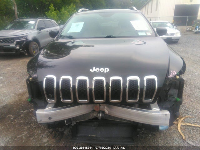 1C4PJMCS9HW575562 Jeep Cherokee Latitude 4x4